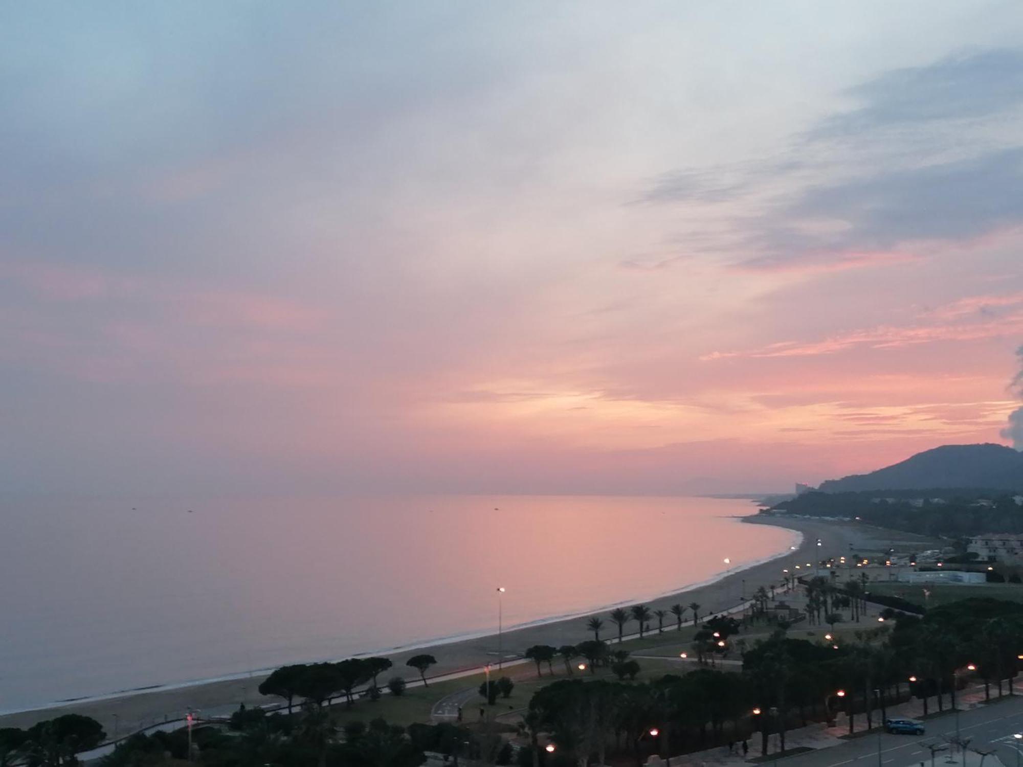 Apartamento Con Terraza, Vistas Playa Y Montana Hospitalet De L'Infant Exterior photo